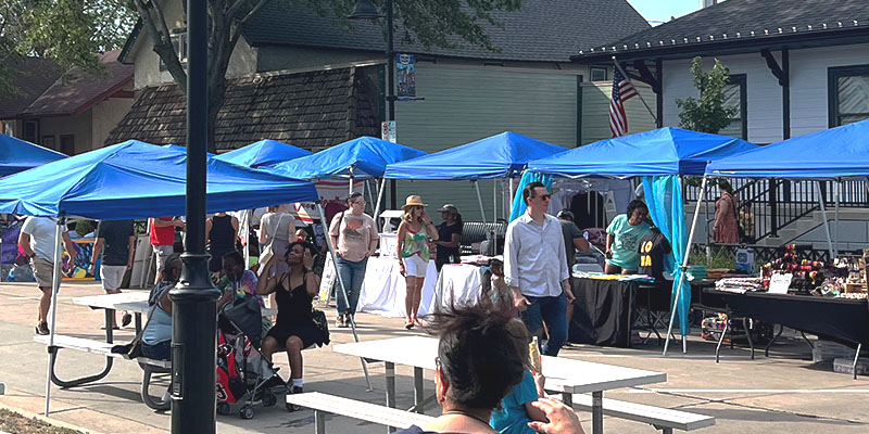 blue tents 800 x 400