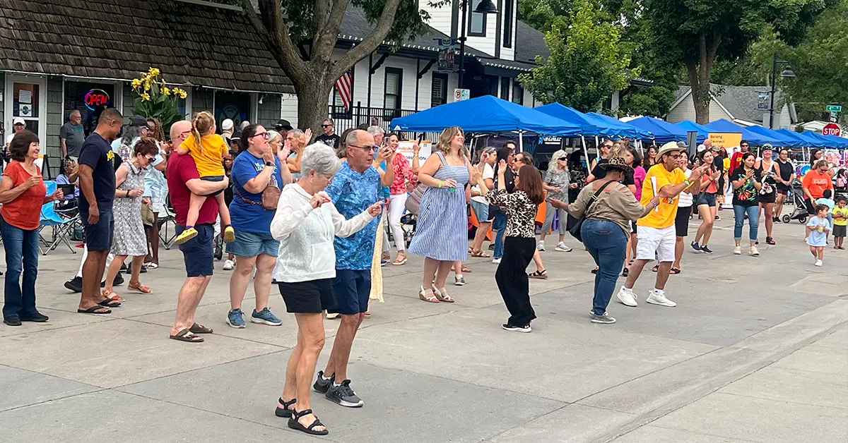 Street Dancers in the Afternoon_1200 x 628